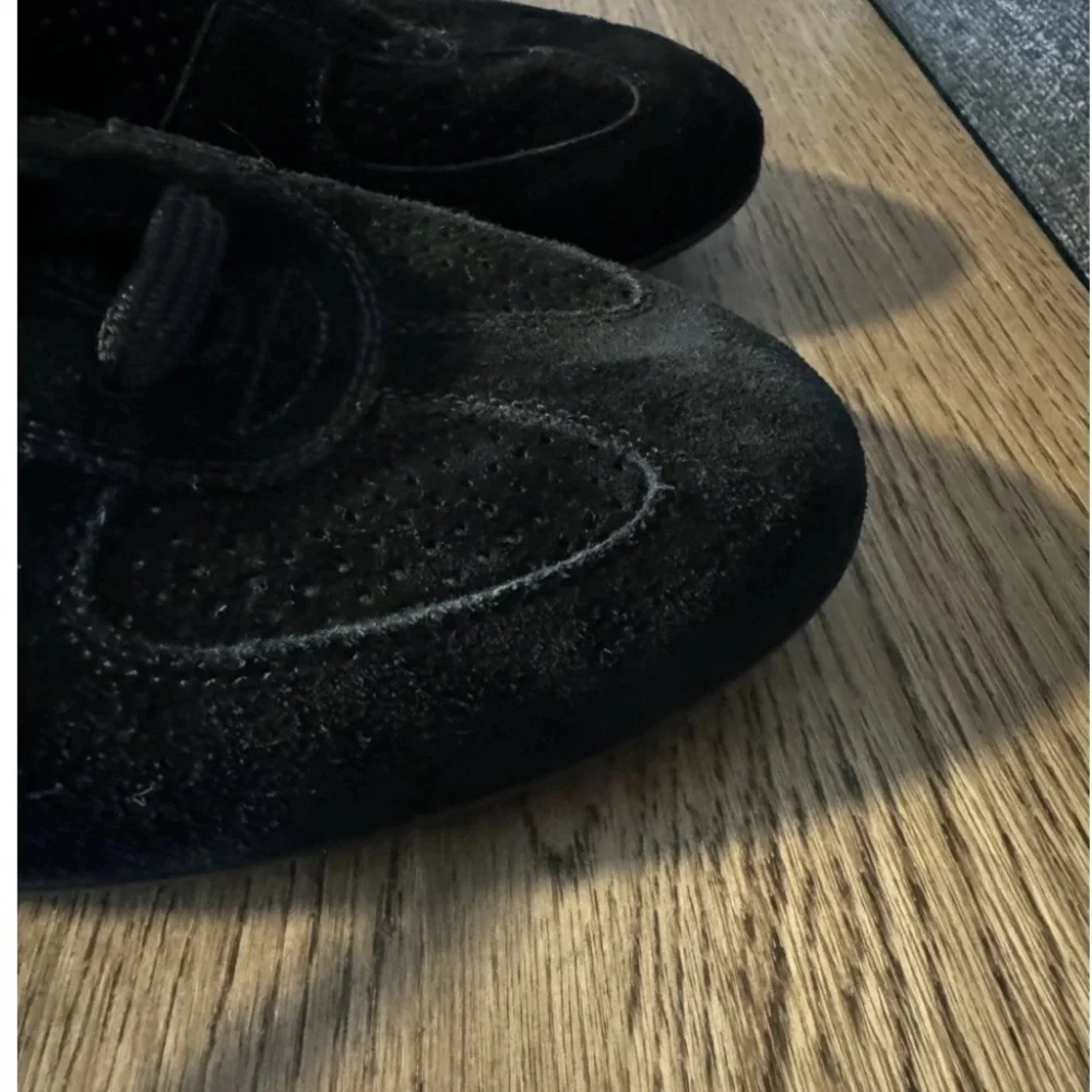 Louis Vuitton Sneakers - Picture 7 of 9